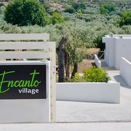 Encanto Village -apartments * פוטוס