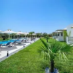 Encanto Village -apartments Διαμέρισμα *