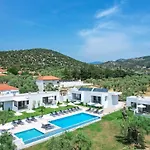 Encanto Village -apartments