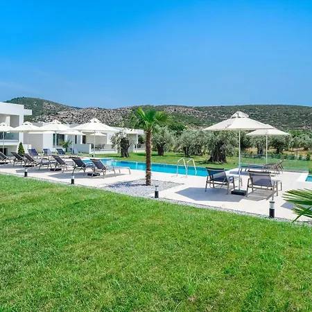Encanto Village -apartments * Ποτός