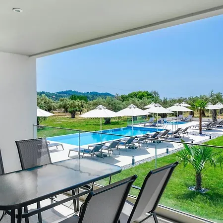 Encanto Village -apartments Ποτός