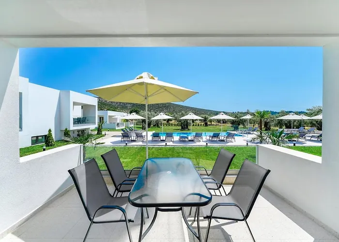 Encanto Village -apartments Ποτός